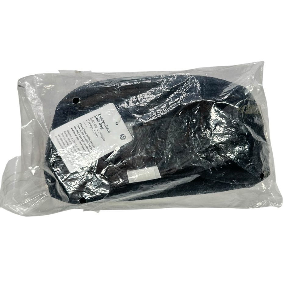 Lululemon Everywhere Belt Bag, NWT, Black - Picture 5 of 12
